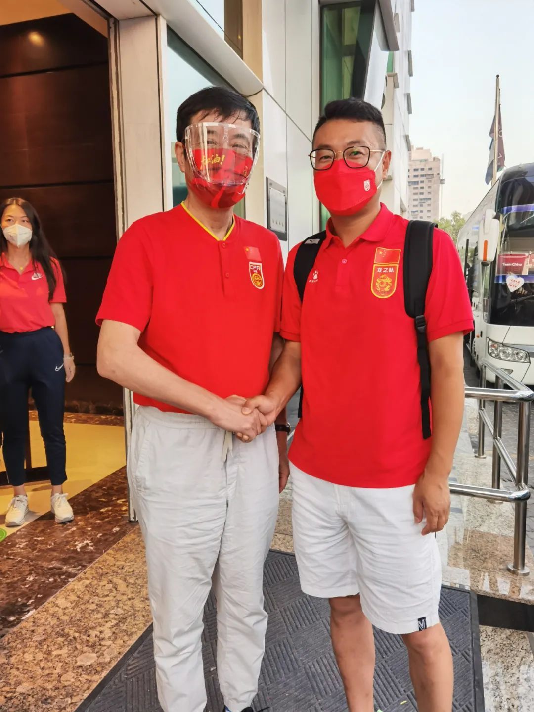 国足唯一远征球迷花4万买机票 目前仍滞留阿联酋 亚博体育资讯 第16张-亚博体育导航 国足唯一远征球迷花4万买机票 目前仍滞留阿联酋