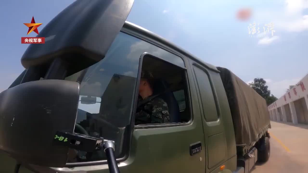 神操作!火箭军汽车兵倒库刺中十环