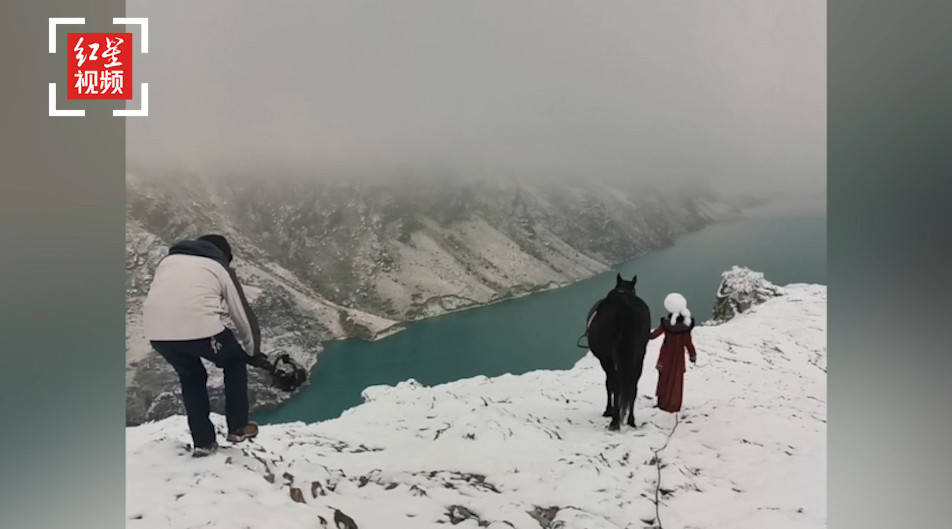 伊宁的短视频制作 揭秘网红副局长贺娇龙背后的摄影师:拍出策马雪原的是他,一个人的“摄制组”