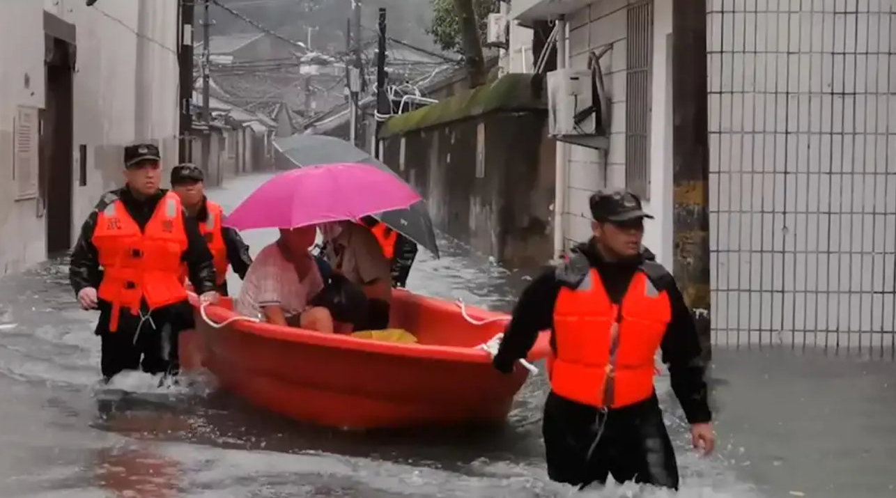 内涝 实拍：浙江舟山多地内涝武警全力驰援(含视频)_手机新浪网