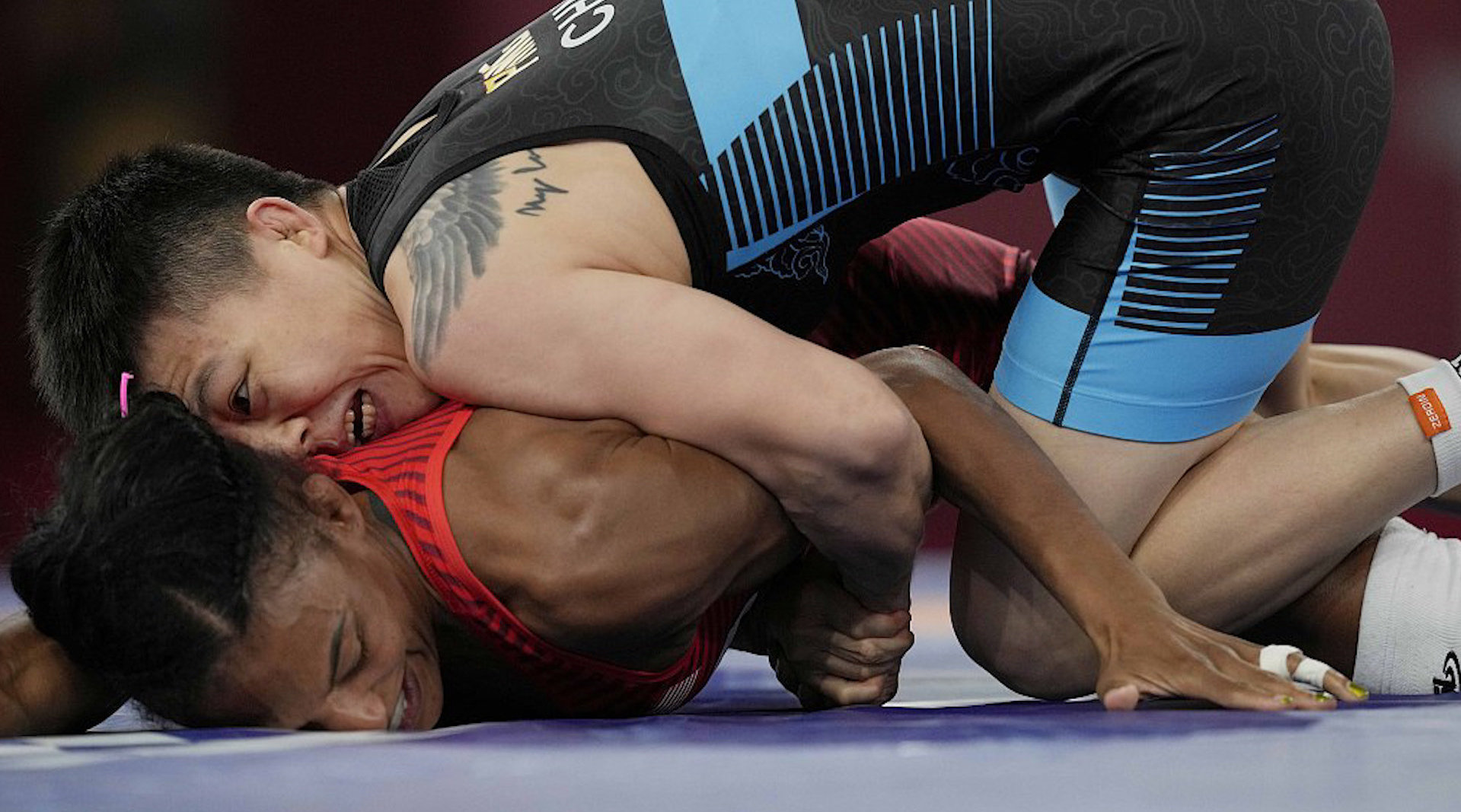 庞倩玉女子摔跤战胜世锦赛冠军,美国选手温切斯特晋级_手机新浪网