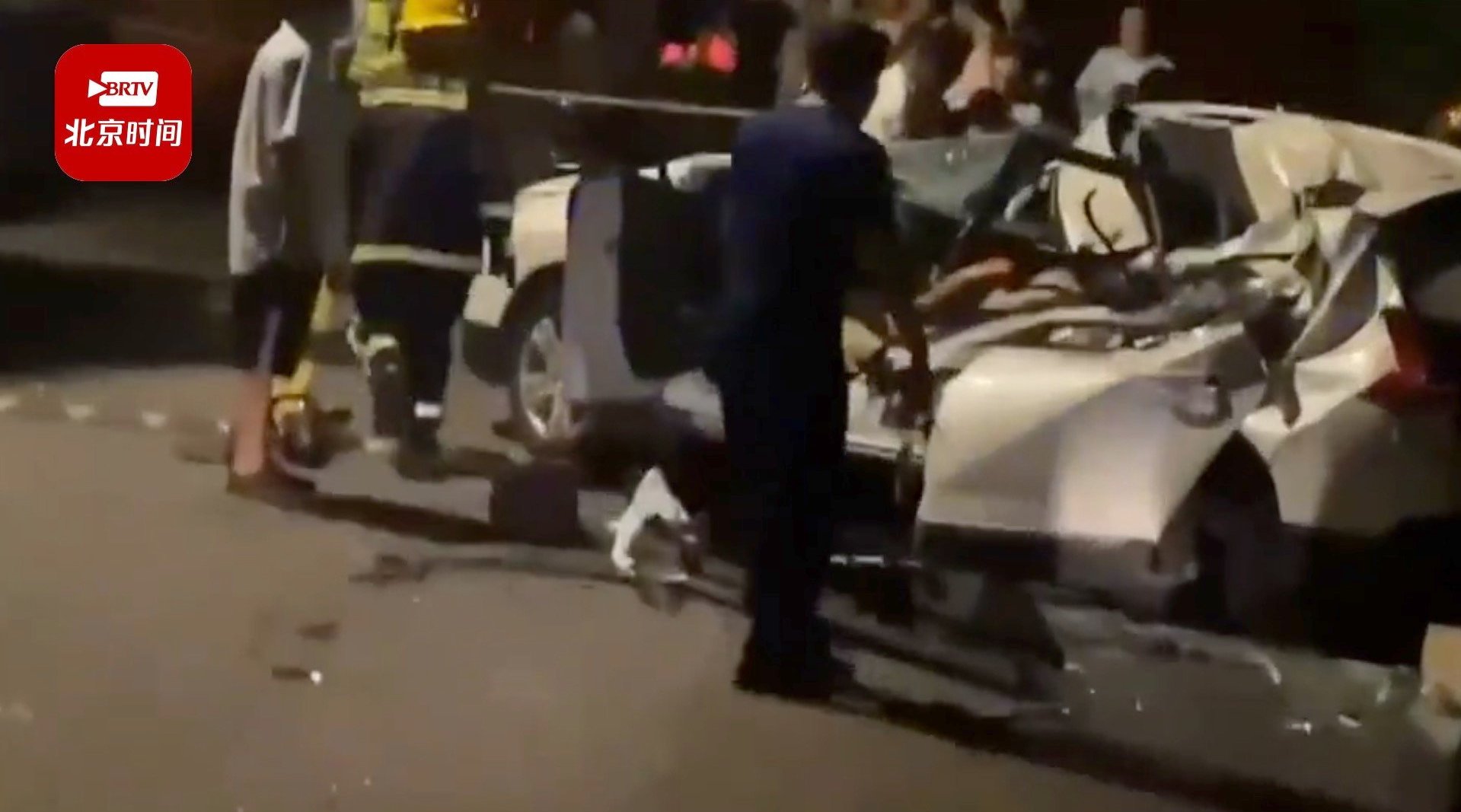 江苏扬州多车相撞，一人被撞上车顶后身亡，肇事司机被控制_男子_同泰路_事故