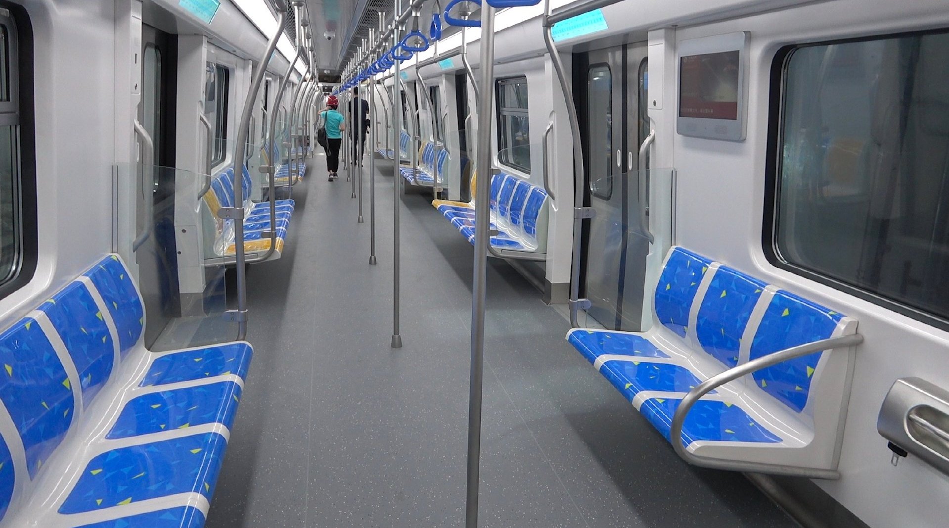 北京地铁17号线列车亮相 更加安全智能舒适,抢先看内部!