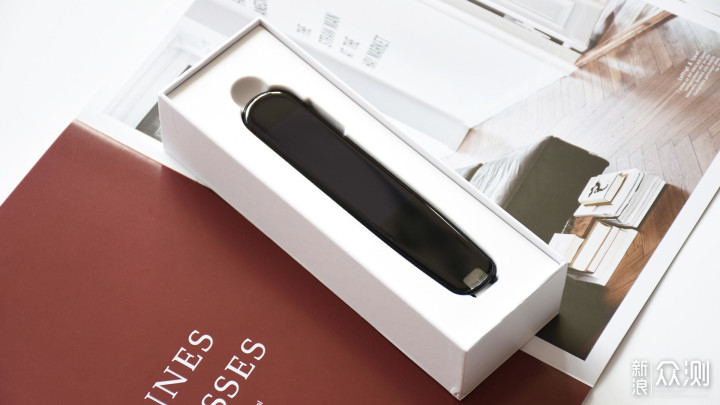 包装方面不多赘述,华为智选产品一贯的格调,打开盒子内部陈列有序.