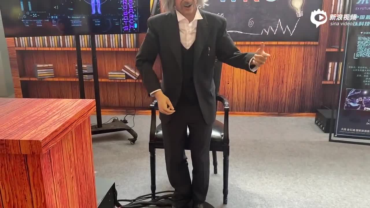 爱因斯坦人形机器人