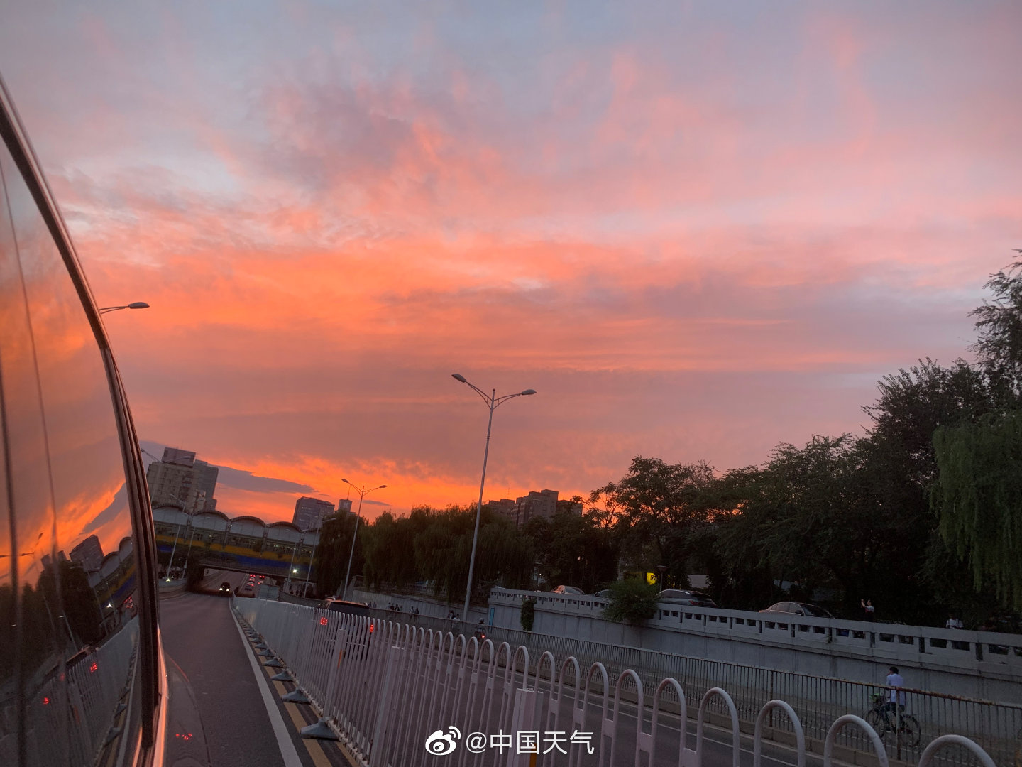北京现橙粉晚霞绝美晚霞绚烂天际