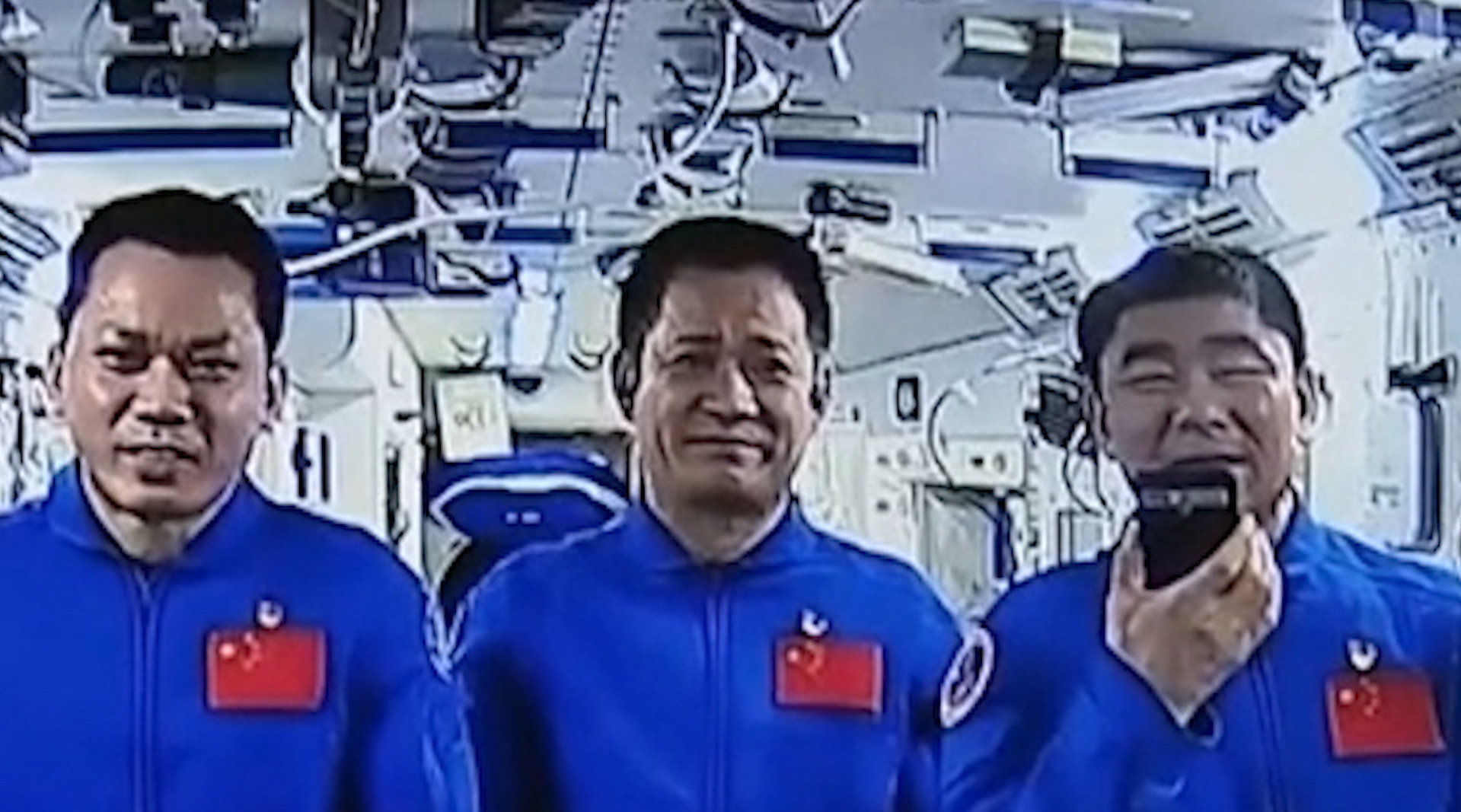 天宫三人回地球最想吃啥 聂海胜想吃牛杂面 刘伯明馋紫花油豆角 手机新浪网