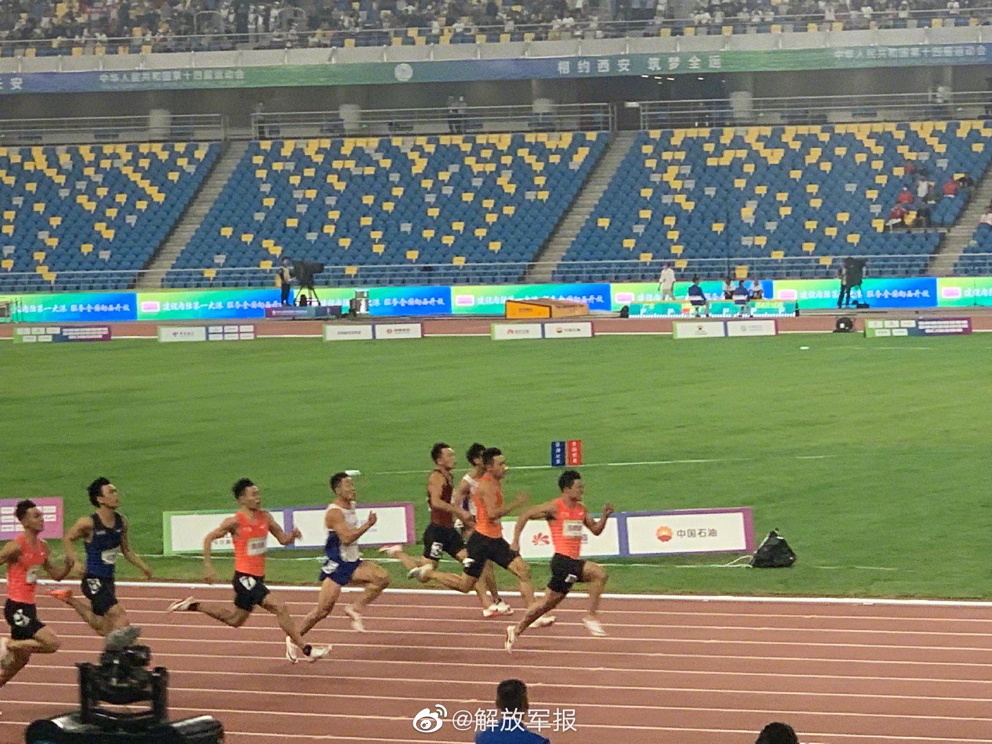 新人百米夺冠成绩追平全国纪录