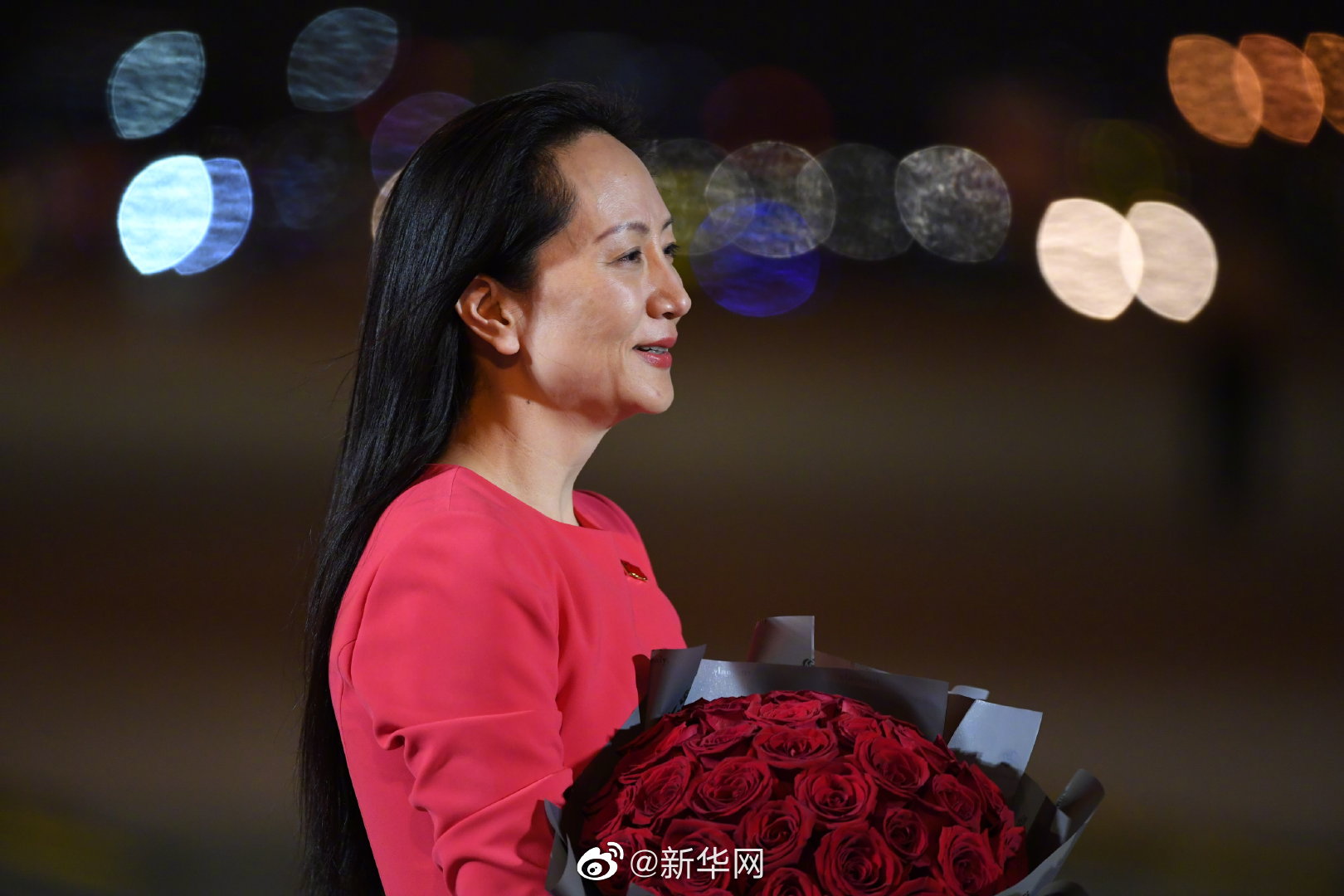 孟晚舟抵达深圳机场高清大图来了!_新浪新闻