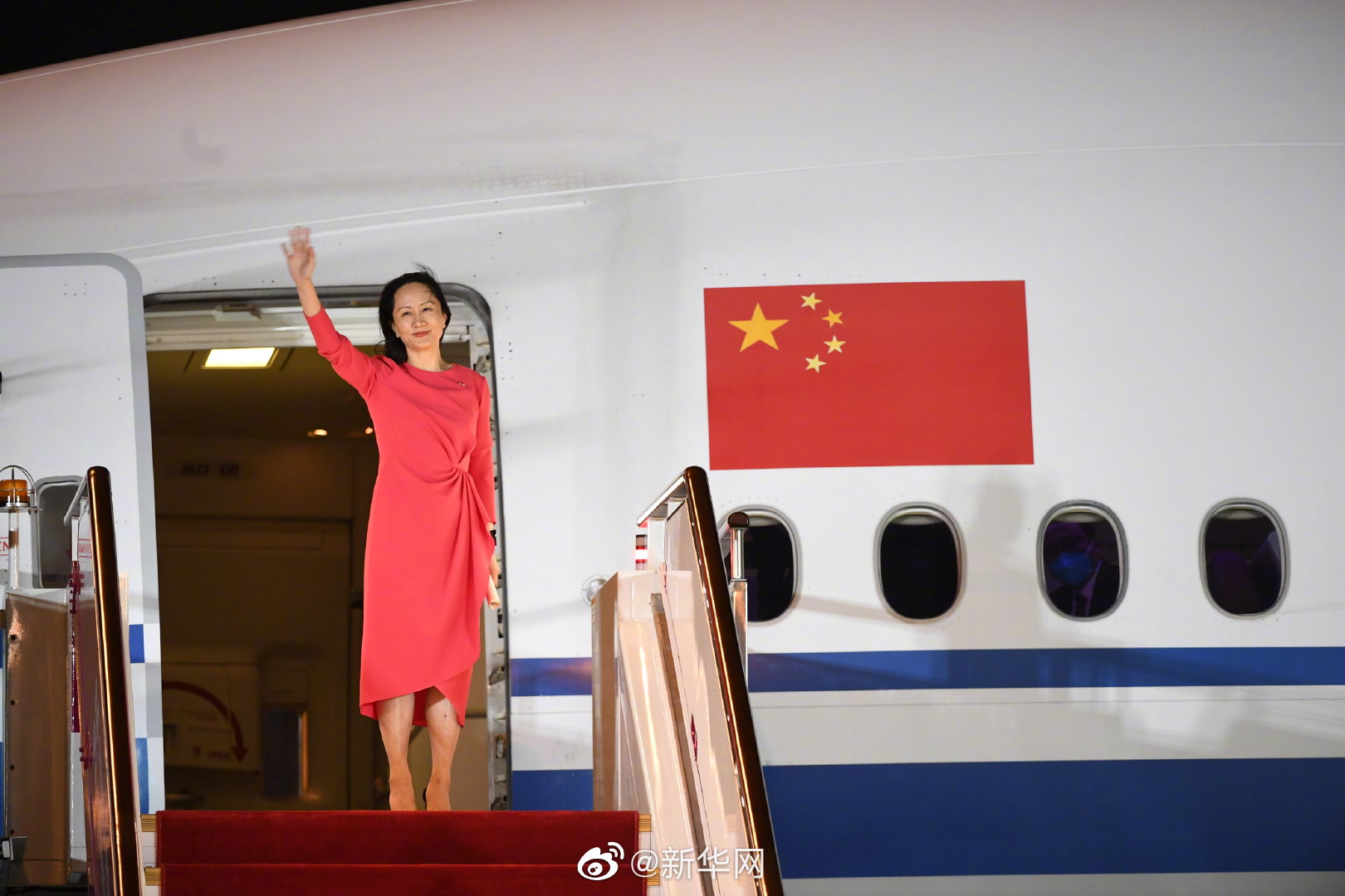 孟晚舟抵达深圳机场高清大图来了!_手机新浪网