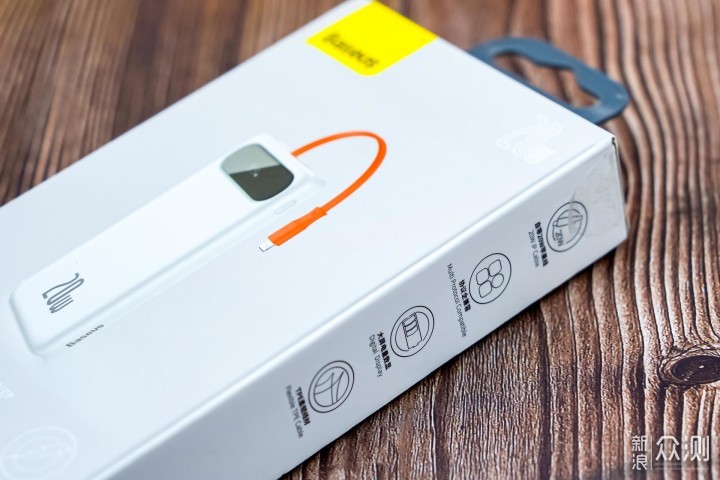 倍思布洛克20w充电宝自带线真好用