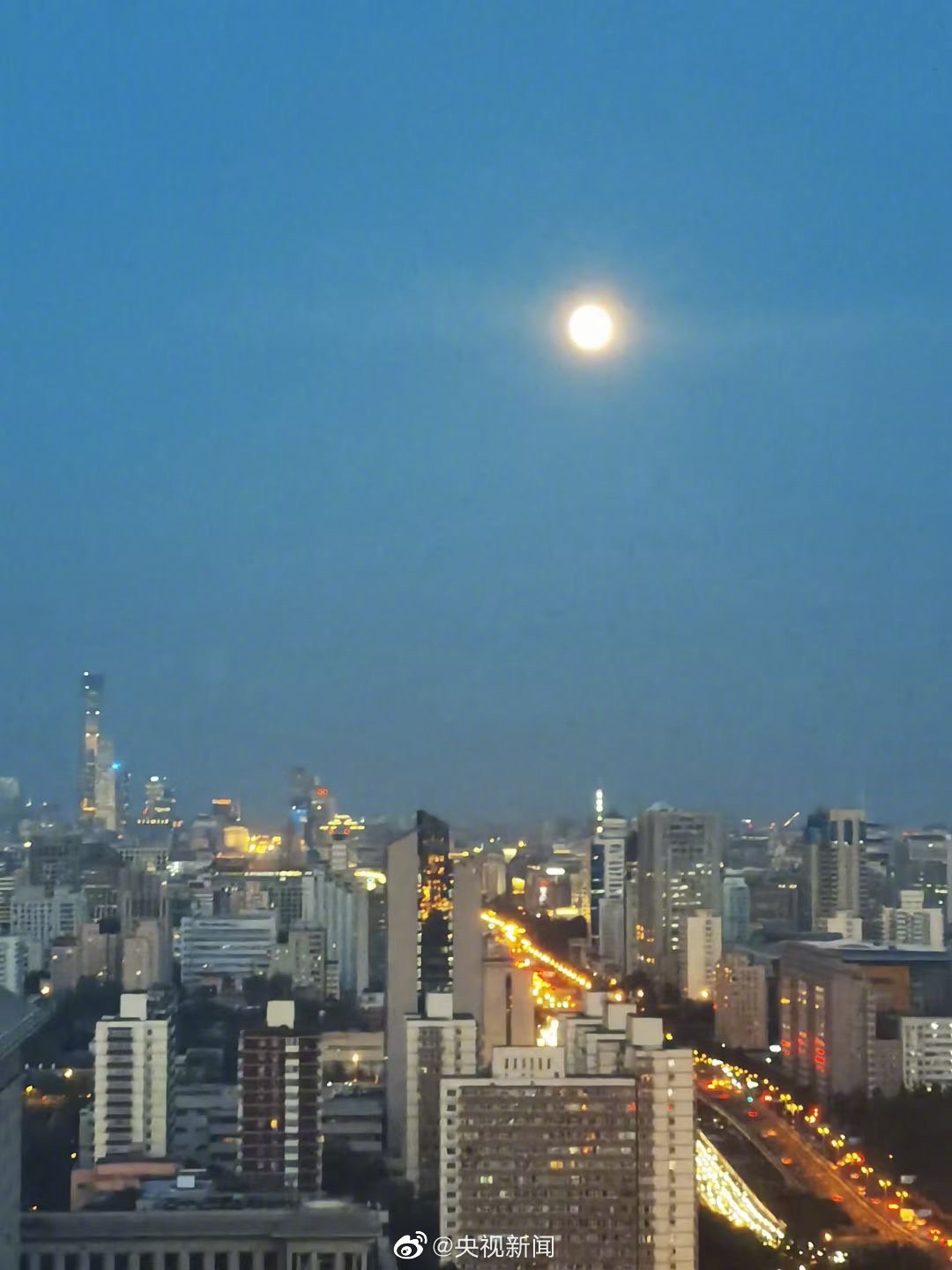 冷月缀高空,十五的月亮"十四圆"了!一起分享美景吧!