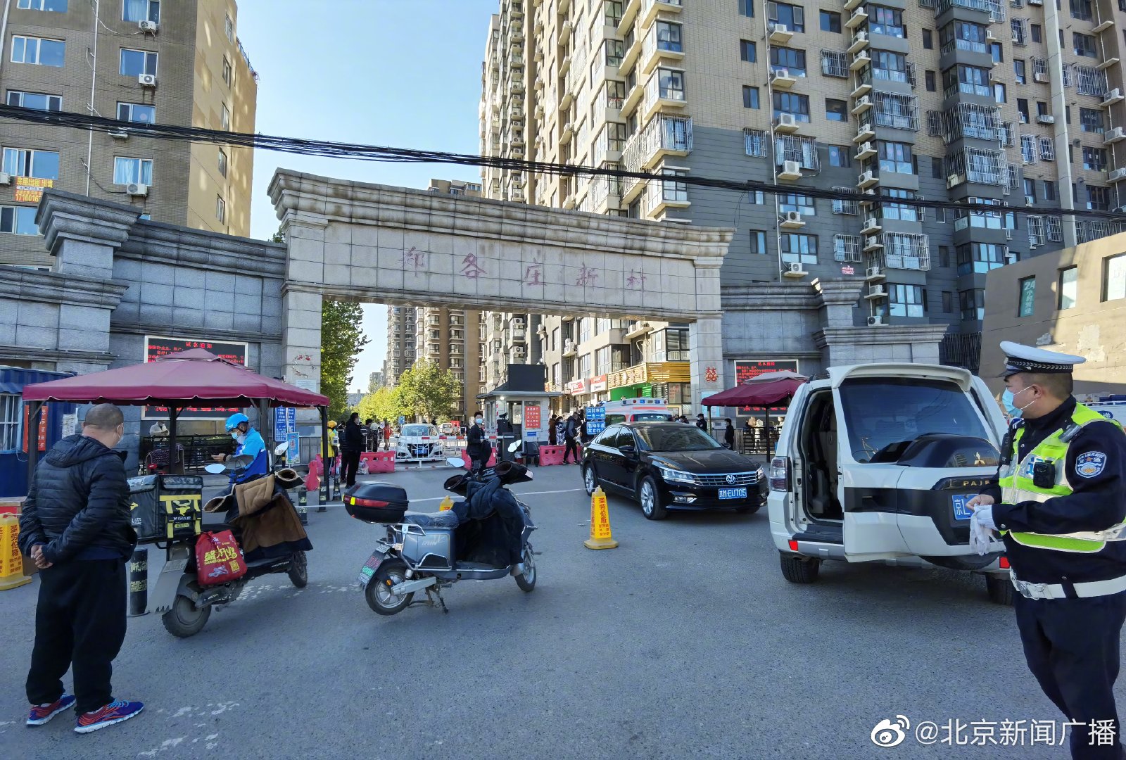 疫情下 北京封闭社区影像记录|疫情|社区工作人员|新冠肺炎_新浪新闻