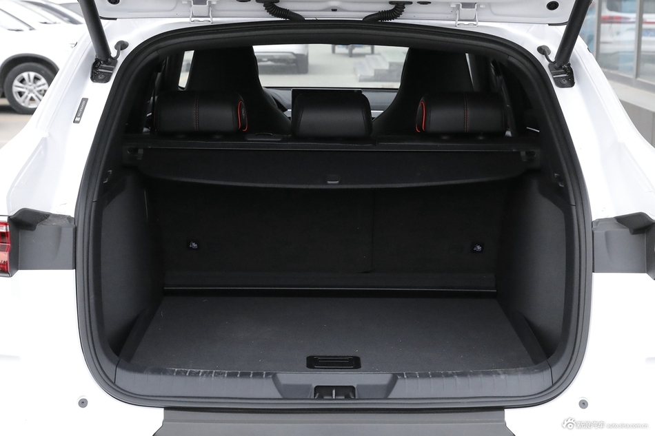 2020款宋PLUS 1.5T自动旗舰型