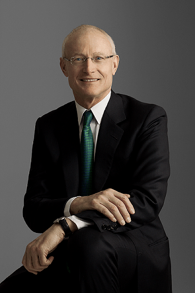 迈克尔·波特,著名管理学家,是企业经营策略和竞争力的权威.