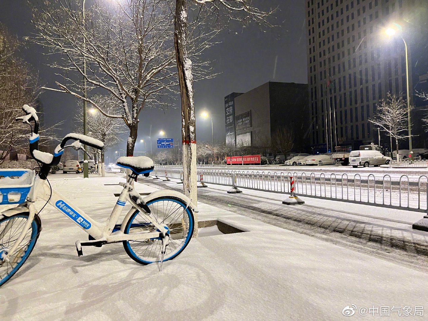 内蒙古包头出现大范围降雪天气_手机新浪网