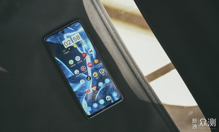 moto edge s30,lcd直屏爱好者的旗舰性能选择|lcd屏幕|oled屏幕|lcd