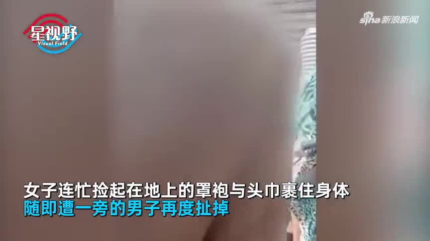 4女子被冤枉偷窃，遭多名男性扒光衣服游街1小时，路人笑着看热闹_手机新浪网