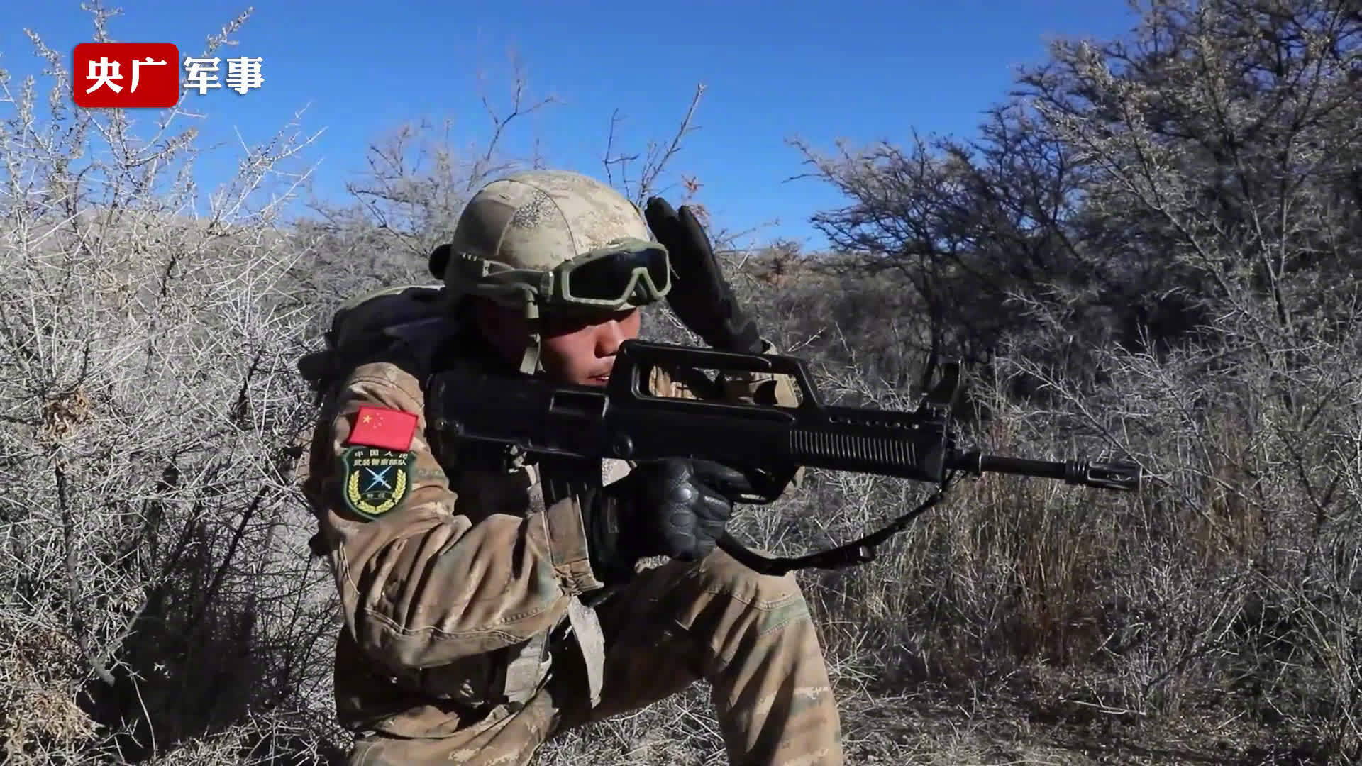 武警特战队员开展反恐捕歼演练_手机新浪网