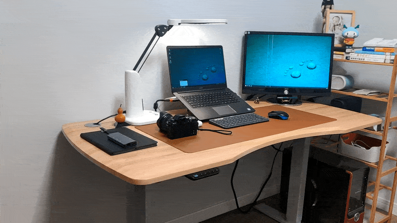 分别对书桌的使用场景和桌面的布线进行优化