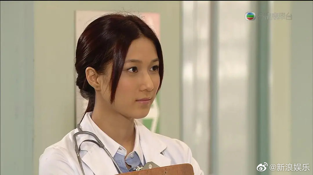 2008年《溏心风暴之家好月圆》,钟嘉欣饰演于素心,独立个性