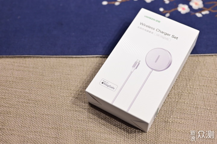 因为官方原装magsafe无线充电可以达到15w的无线快充,无奈价格使我