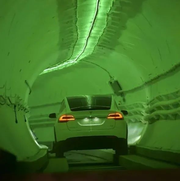 特斯拉自动驾驶系统存在缺陷：撤除“滚动停车”功能，在美召回逾5万辆汽车！