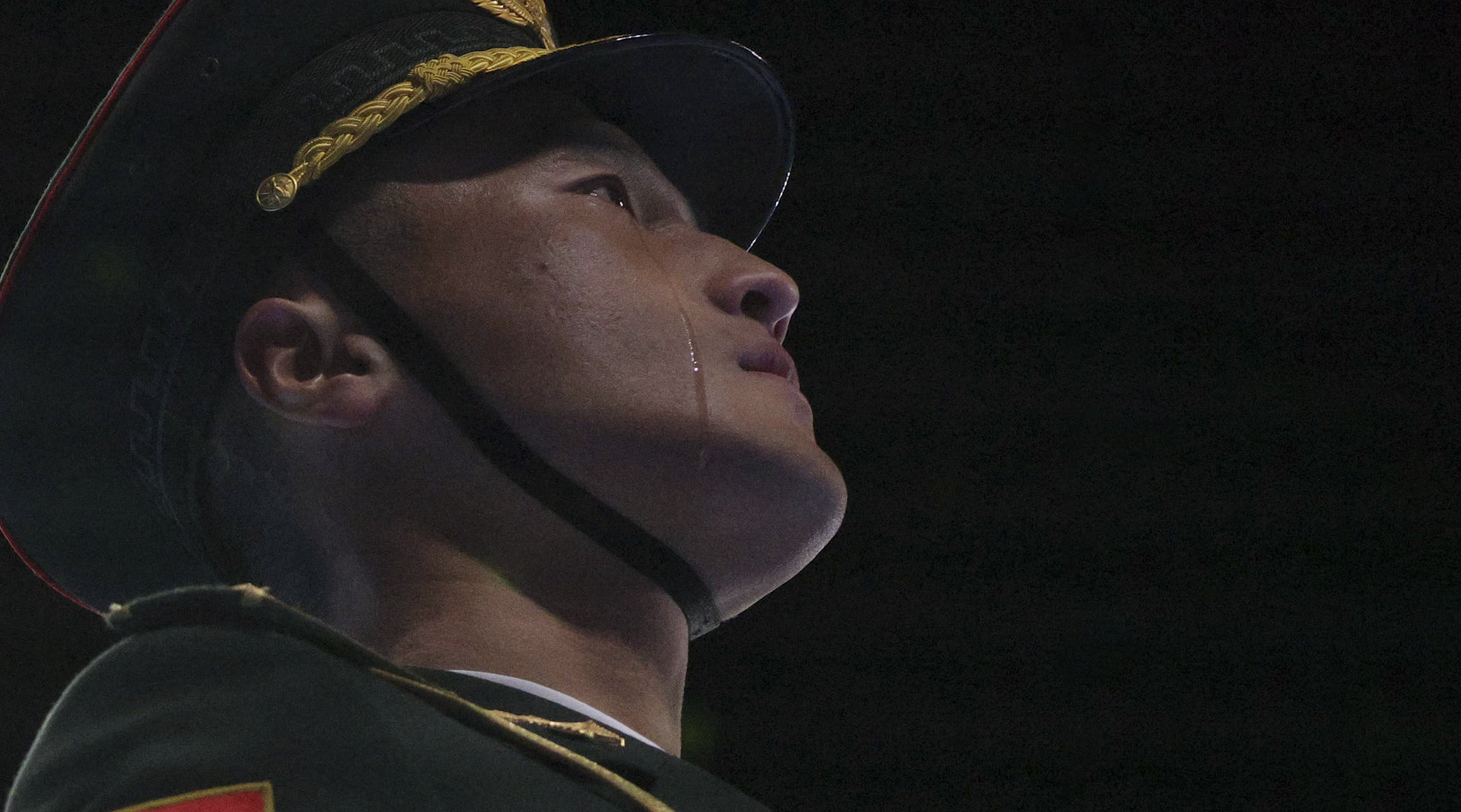 感动!解放军战士在开幕式现场流下热泪 网友:清澈的爱,只为中国