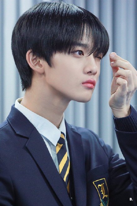 裴珍映新冠痊愈新浪娱乐讯 12日,韩国男子组合cix成员裴珍映所属社