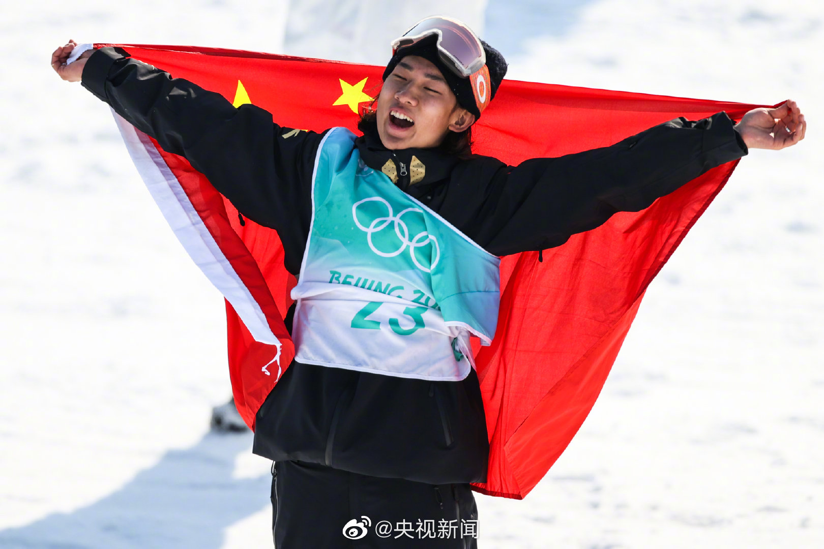 今晚冬奥会升起三面五星红旗