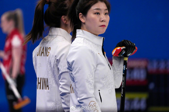 中国女子冰壶战胜加拿大队插图5 中国女子冰壶战胜加拿大队插图5