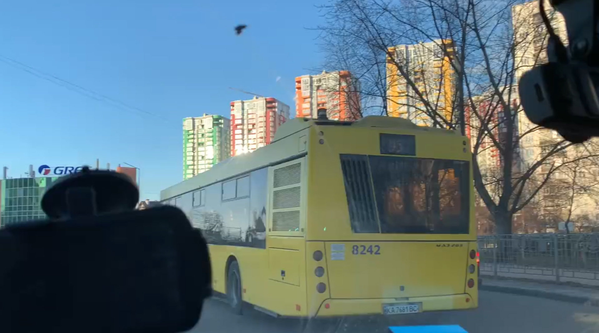 现场视频!乌克兰基辅街头公交车开始运行