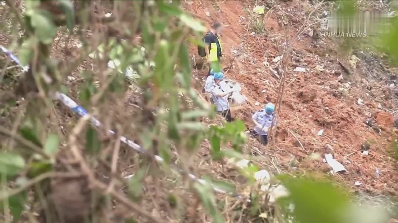 现场直击！新华社记者进入东航客机坠毁事故核心救援现场