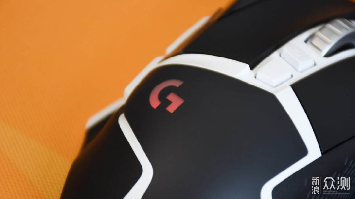 罗技G502 Hero电竞鼠标：定制微动 扎实手感_新浪众测