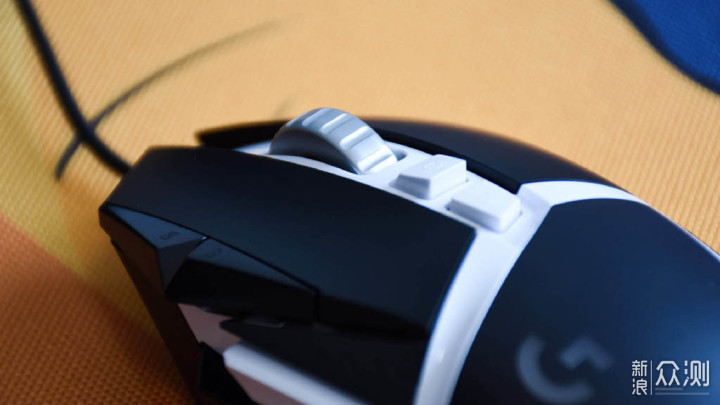 罗技G502 Hero电竞鼠标：定制微动 扎实手感_新浪众测