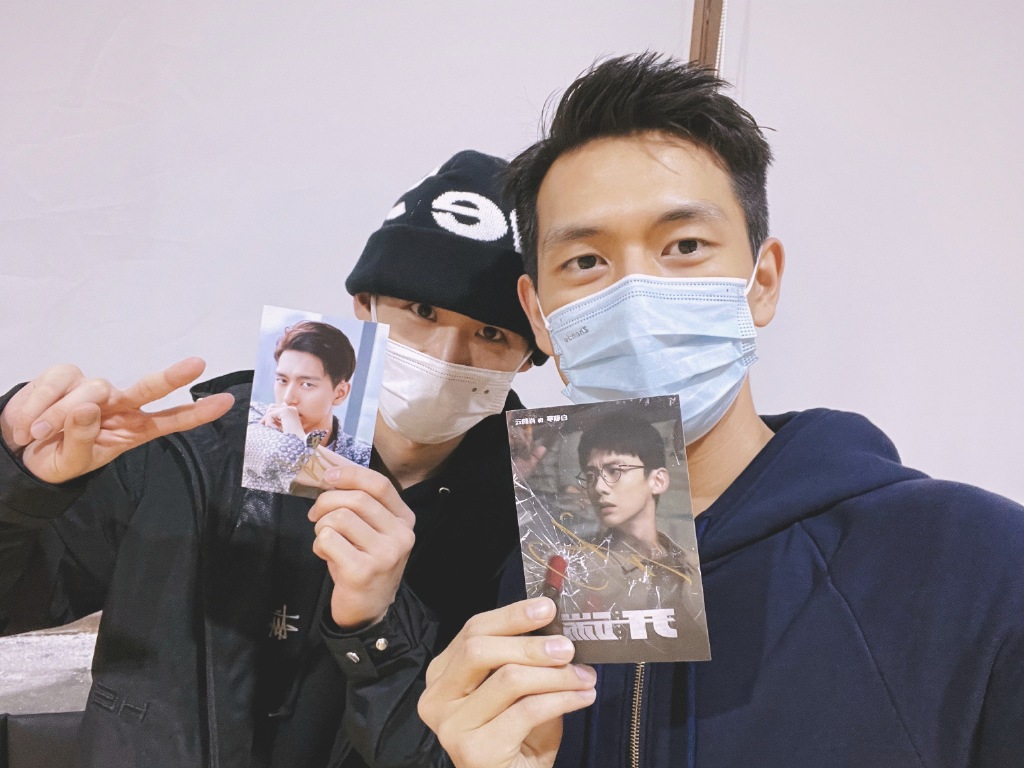 李现收到白敬亭送的李现球鞋