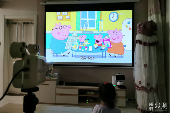 被它的颜值破防了,猫王灵感P5投影仪实测_新浪众测