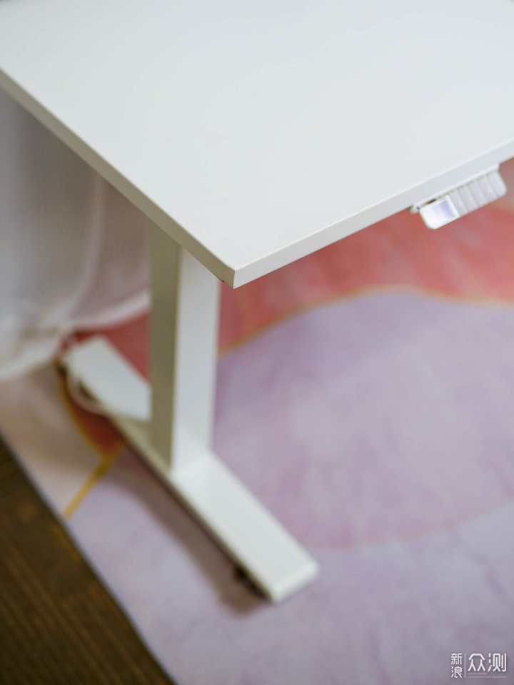 给自己一个健康的办公环境 极创悠品升降桌_新浪众测