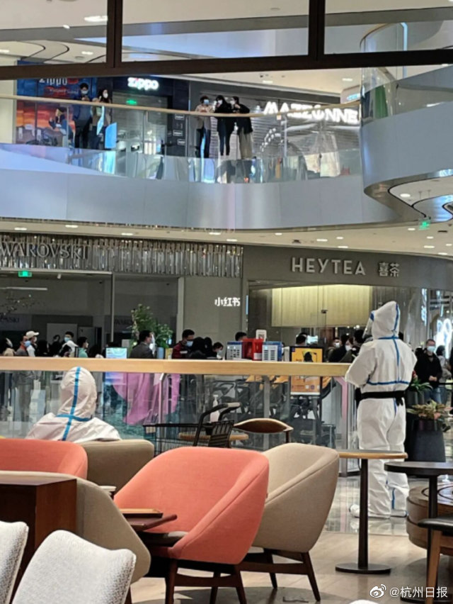 昨晚2000余人被临时滞留来福士广场回家需落实77管理