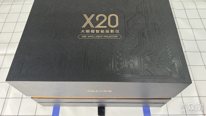 大眼橙X20，短焦大芯片2400ANSI，120寸大画面_新浪众测