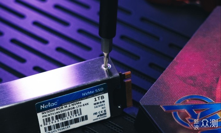 玩灯新宠：朗科 绝影NV3000 RGB SSD_新浪众测