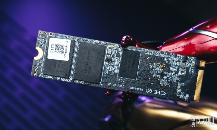 玩灯新宠：朗科 绝影NV3000 RGB SSD_新浪众测