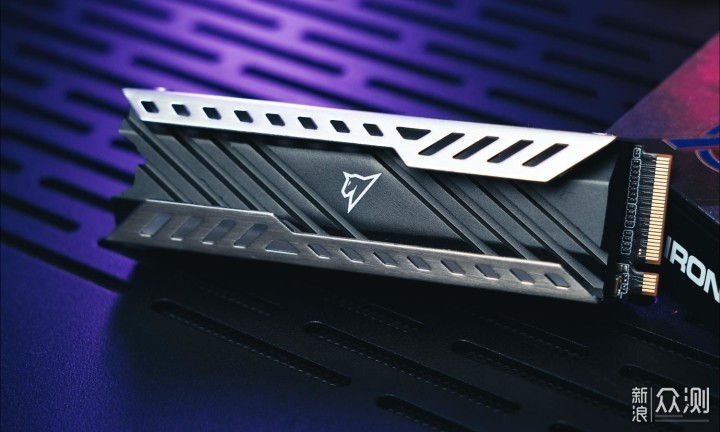 玩灯新宠：朗科 绝影NV3000 RGB SSD_新浪众测