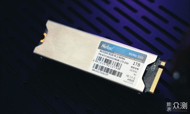 玩灯新宠：朗科 绝影NV3000 RGB SSD_新浪众测