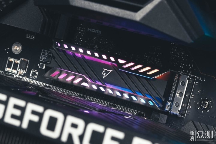 玩灯新宠：朗科 绝影NV3000 RGB SSD_新浪众测
