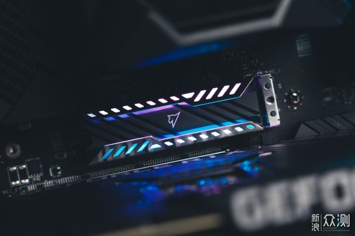 玩灯新宠：朗科 绝影NV3000 RGB SSD_新浪众测