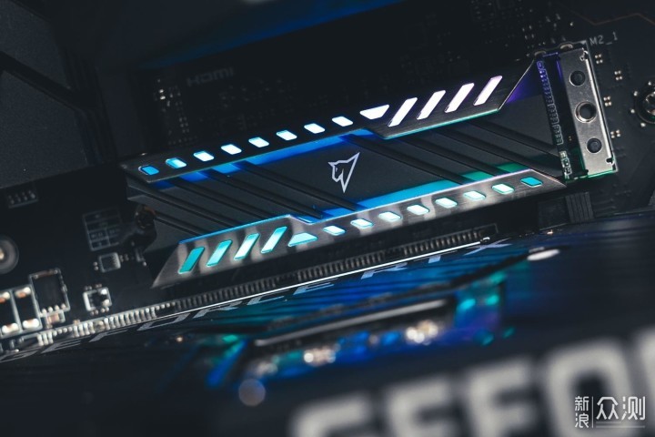 玩灯新宠：朗科 绝影NV3000 RGB SSD_新浪众测