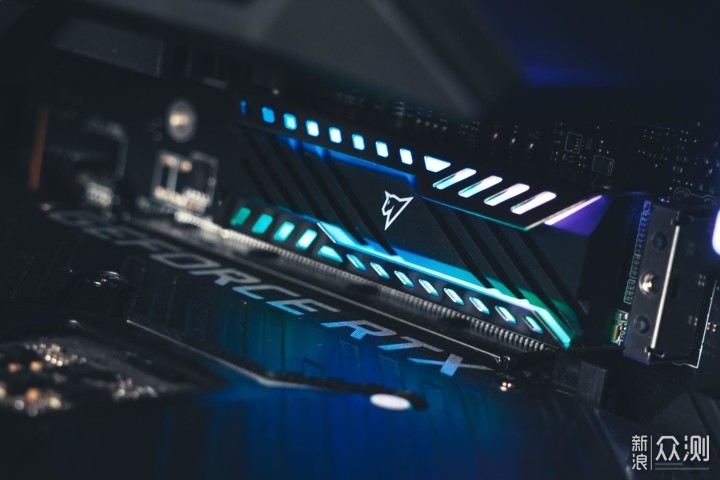 玩灯新宠：朗科 绝影NV3000 RGB SSD_新浪众测