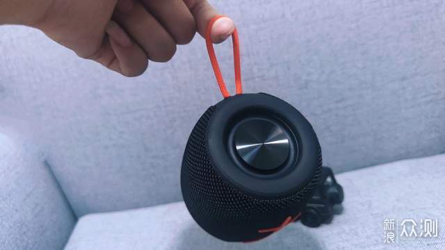 户外蓝牙音箱最大误区:买来吃土,续航拉胯_新浪众测