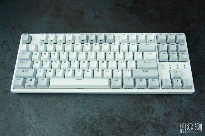 可盐可甜 杜伽K320红轴机械键盘 浅雾蓝_新浪众测